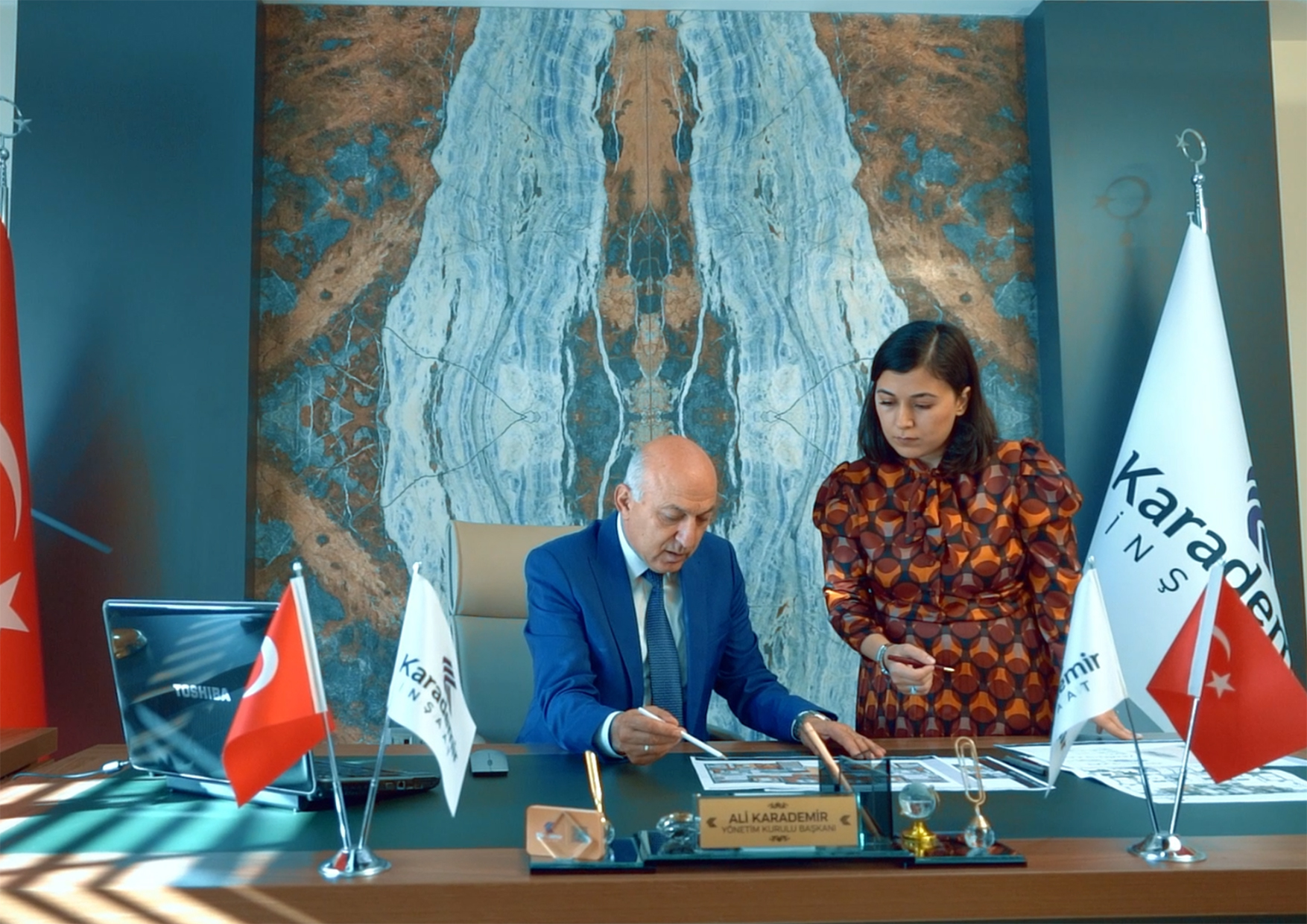 BİZ KİMİZ?